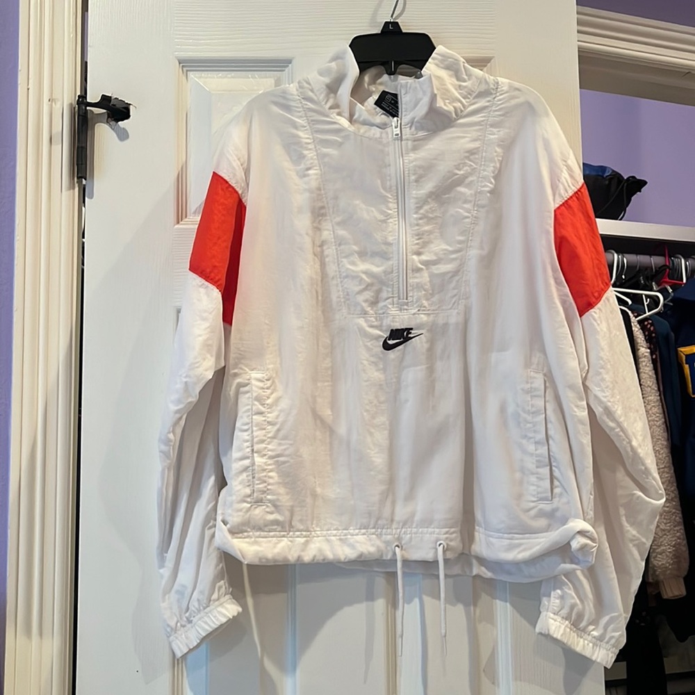 Nike- WINDBREAKER